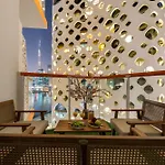 Stunning Waterfront Burj Views With Pool & Gym, Sleeps 6