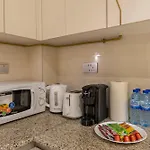 Stunning Waterfront Burj Views With Pool & Gym, Sleeps 6