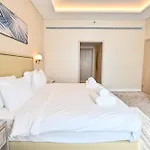 Luxury 1-Br With Stunning Views In Palm Tower By Luxe Shortlet