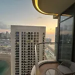 Amakin Beachfront Palm Jumeirah Marina Vista 2