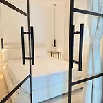 Cozy And Modern Two Bedroom Apartment In Dubai Marina