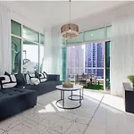 Waterfront Flat Stunning View Sleeps 6
