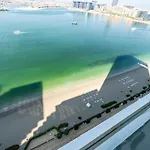 Homes & Beyond I Modern 2 Bedroom Seafront Apartment