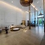 Sea-View Apartment With Private Beach In La Vie