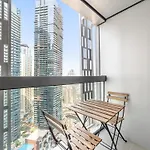 Iconic Living - 2Br Apartment In Cayan Tower, Dubai Marina