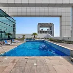Silkhaus Spacious Studio Near Almas West Lake