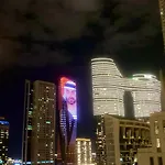Exceptional Master Room - Near And Overlooking Burj Khalifa - Host Has Access To Living Space