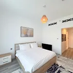 Luxurious 2 Bedroom Apartment With Dubai Mall Fountain View Facing Burj Khalifa