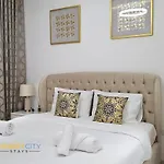 Chic 2 Bed In Dubai Hills, Hosted By Desert City Stays