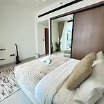 Comfortable 1Br Jvc Balcony Parking