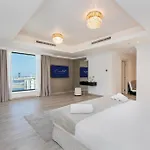 Penthouse With Private Pool And Maid Service
