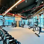 Downtown Stay With Burj Khalifa Views, Swimming Pool,Steam,Sauna,Gym In The Heart Of Business Bay