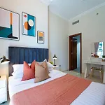Luxe Apartments Near Dubai Mall Burj Khalifa Pool Gym Parking
