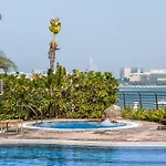 Modern Beachfront 1Br Apartment - Tiara Residence