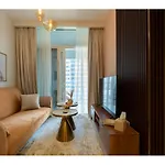Keyrock Living - Luxury 1Br Apartment With Lake View In Business Bay