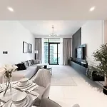 Trophy - Majestic Mingle Marina Suites