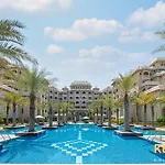 Grandeur Living 2Br Plus Maid With Beach Access