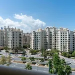 Bespoke Holiday Homes - 2Br Apartment With Riva Beach Club Access, Al Nabat