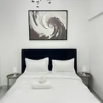 Luxury 1Br With Balcony - Pool