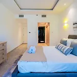 Contemporary 1 Bedroom Apartment 10 Minutes Walk To Dubai Mall Near Burj Khalifa