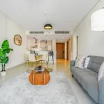 Sea View Apartment Located On The 39Th Floor With Rooftop Pool Close To World Trade Centre