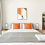 Silkhaus Furnished Studio In Art Gardens With Pool Access