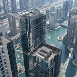 Stunning 1-Bedroom Apartment With Marina Views