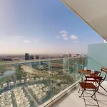 Carson C - Spacious Studio With Golf Course Views