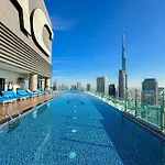 Sky Palace With Burj Views & Downtown\'S Top Rooftop Pool, 3Br Apartment In Paramount Hotel Midtown