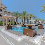 Fully-Equppied Studio With Private Beach And Pool