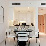 Elegant 1 Bed With Burj Khalifa Views