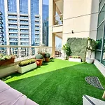 Vserve - 1 Bedroom Spacious Majestic Burj Khalifa View