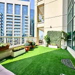 Vserve - 1 Bedroom Spacious Majestic Burj Khalifa View