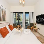 Discover A Cozy Luxury Studio With A Refreshing Pool, Just A 10-Minute Journey From The City\'S Heart