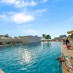 Serene 2-Bedroom Escape With Sea Steps Away In Jbr