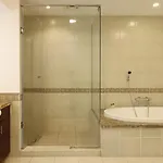 Livbnb Suite - 1Br Haven In Golden Mile