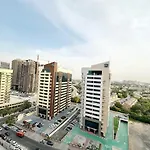 1Bedroom Apartment With Portable Bed In Living Area