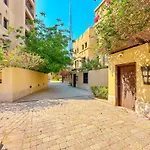 Royal Escape In Old Town With Burj Views By Sbh
