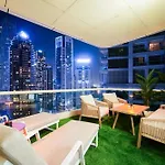 Walk To Jbr - Free Baby Gear - Marina View 2Br With Terrace