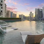 Waves Holiday Homes - City Serenity, Luxury Living At 15 Northside Tower 2