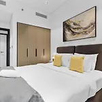 Waves Holiday Homes - City Serenity, Luxury Living At 15 Northside Tower 2