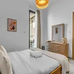 Waves - Rustic Chic 1 Bedroom Retreat In Vibrant Jvc