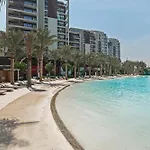 Skyline Vista 3-Bedroom Haven With Lagoon Retreat