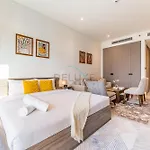 Luxury Studio Steps From Dubai Canal And Minutes To Burj Khalifa, Peninsula Five