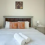 Tick - Burj Crown Luxury 2Br W Balcony & Pool View