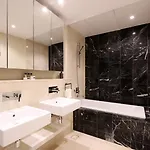 Modern 2Br With Beach Access & Scenic Atlantis Views