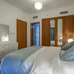 The Waves By Deluxe Holiday Homes