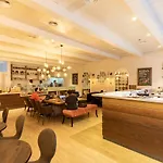 Two Continents Holiday Homes - Two Steps To Marina Walk
