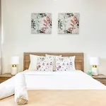 Lovely 2Br At Marina Pinnacle Dubai Marina By Deluxe Holiday Homes