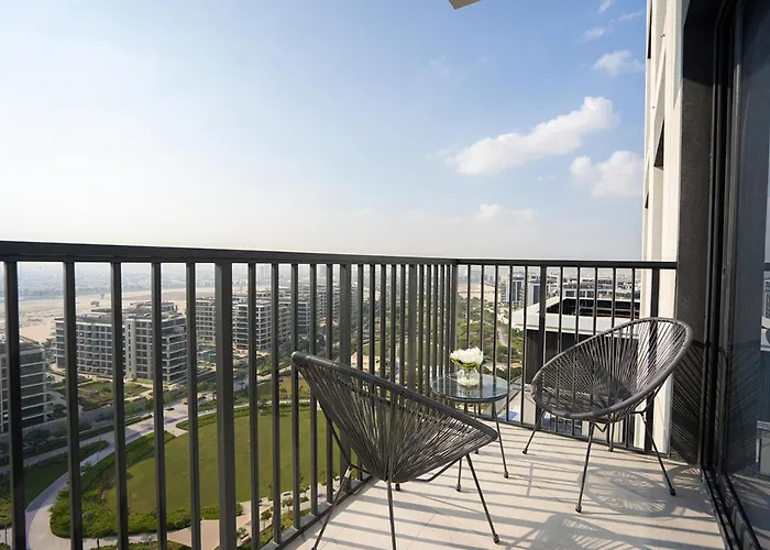 Nasma Luxury Stays - Elegant Condo With City Views And Dubai Skyline